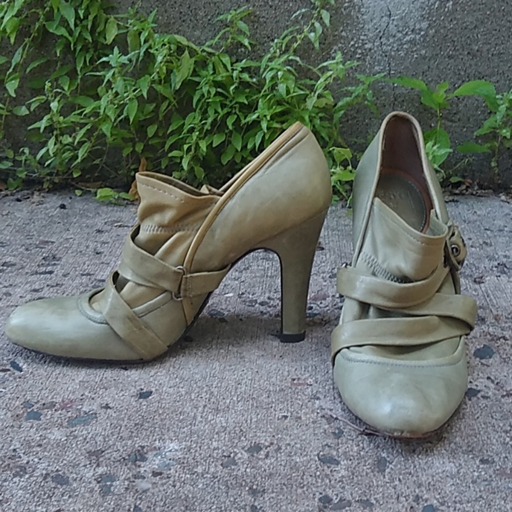 Frye ankle boot pumps